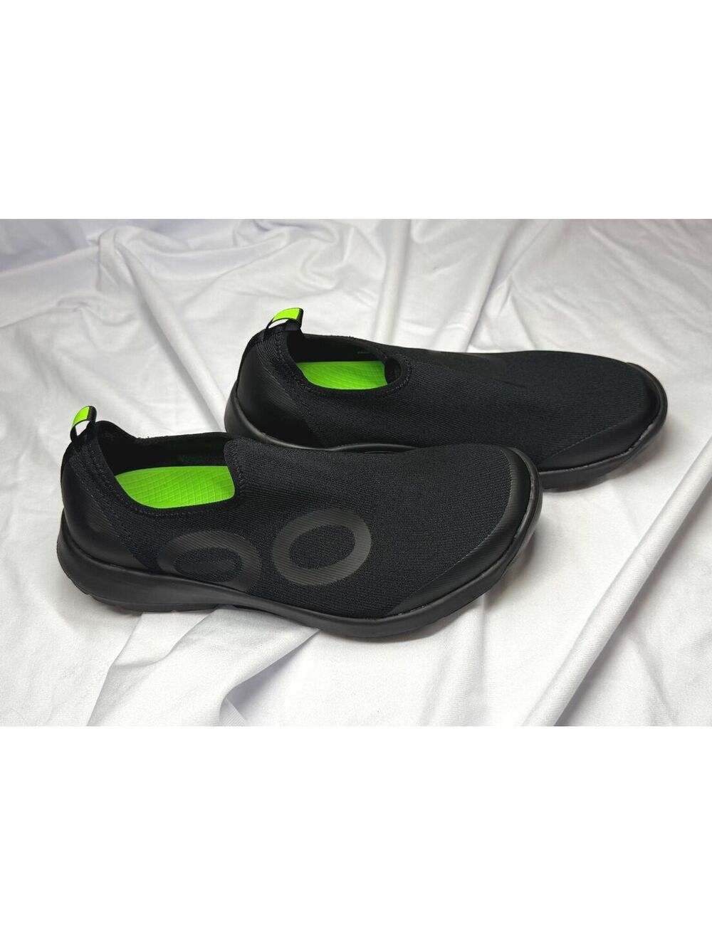 New Men's Oofos OOmg Sport Shoe Black Slip-On Shoes with Green Insoles Size 9.5